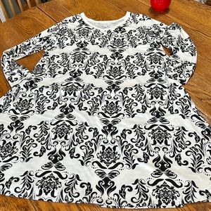 LulaRoe Emily swing dress.  Long sleeve, v-neck, pockets.  Black/white, Large.